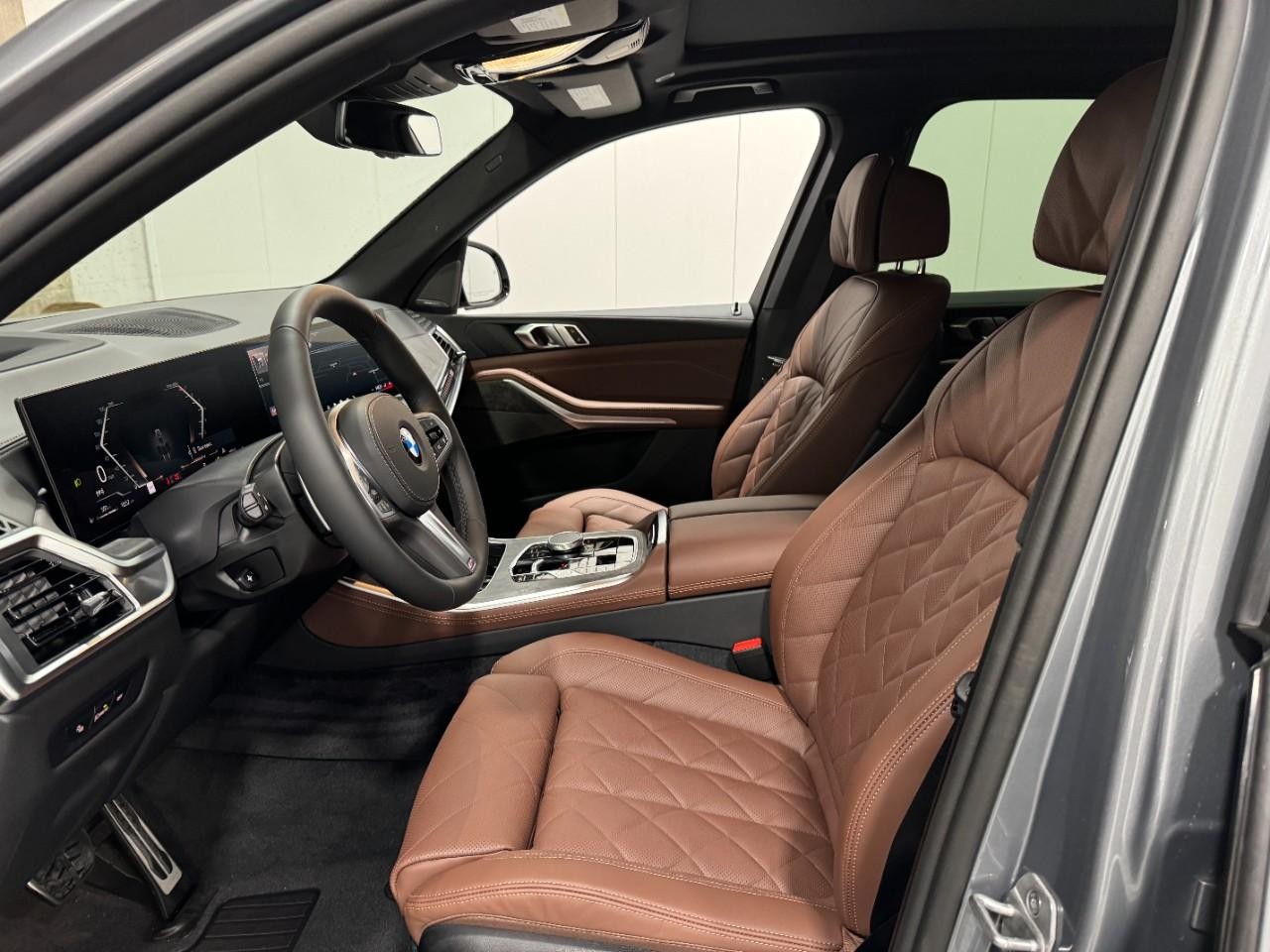 BMW X5 Vehicle Full-screen Gallery Image 27