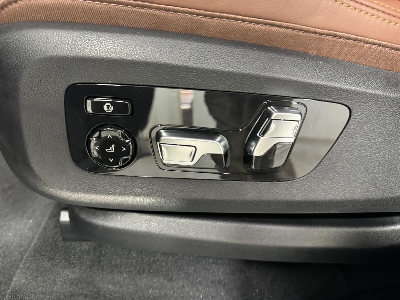 BMW X5 Vehicle Full-screen Gallery Image 29