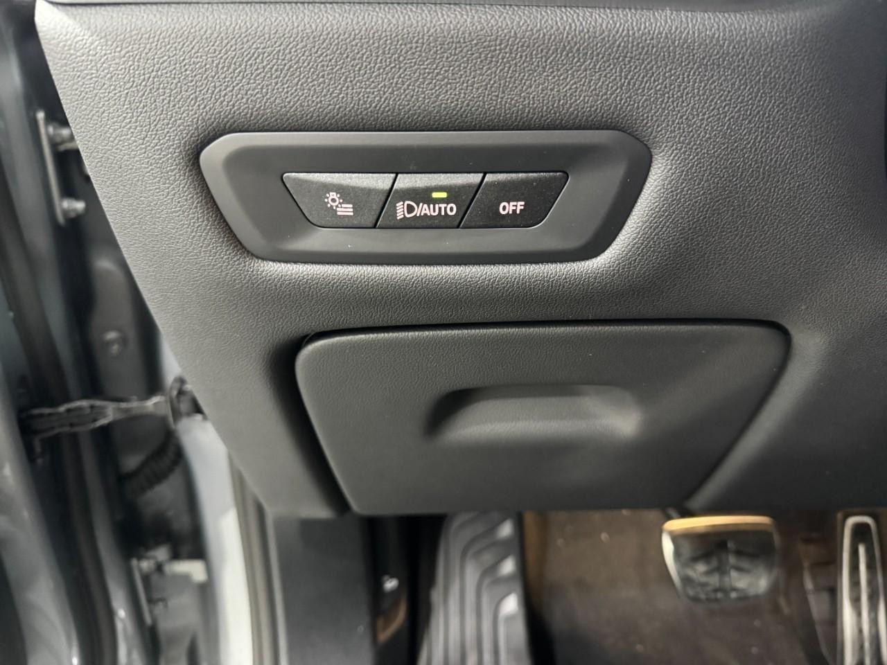 BMW X5 Vehicle Full-screen Gallery Image 30