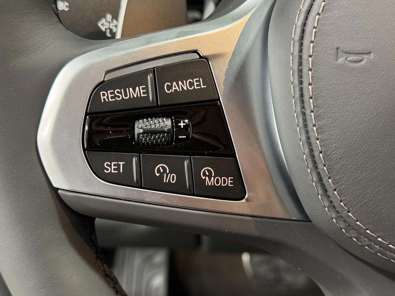 BMW X5 Vehicle Full-screen Gallery Image 31