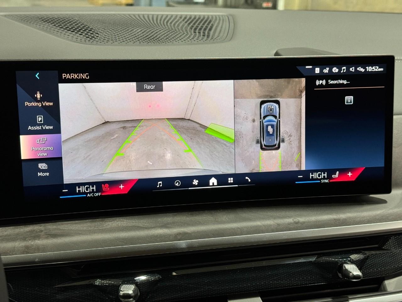 BMW X5 Vehicle Full-screen Gallery Image 34