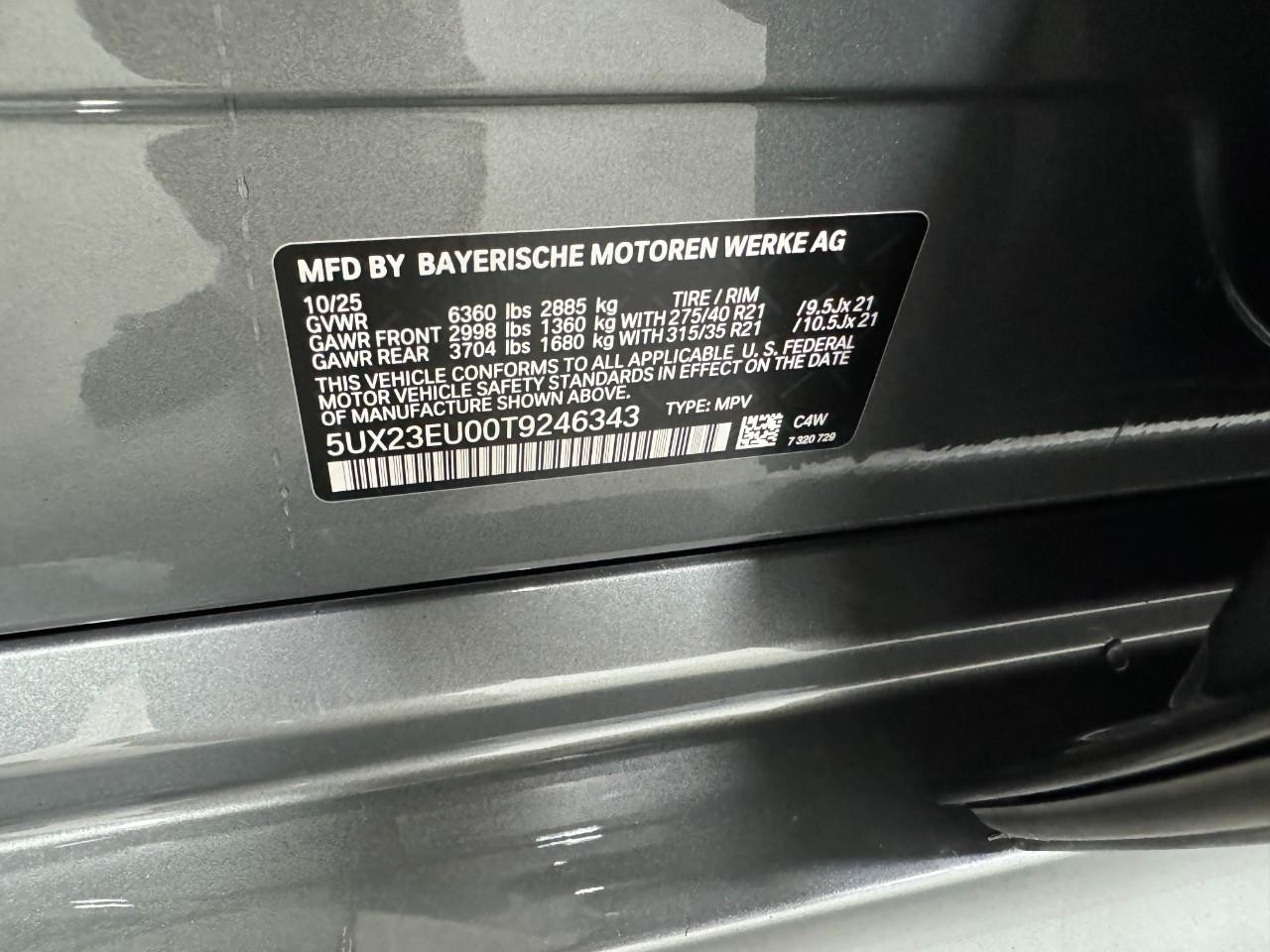 BMW X5 Vehicle Full-screen Gallery Image 35