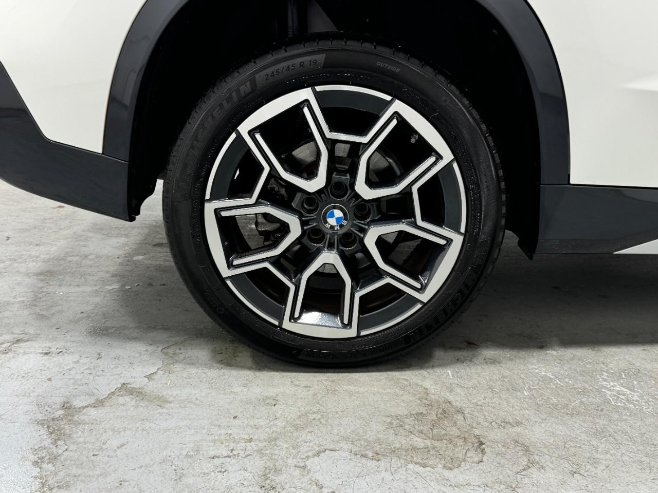 BMW X1 Vehicle Full-screen Gallery Image 5