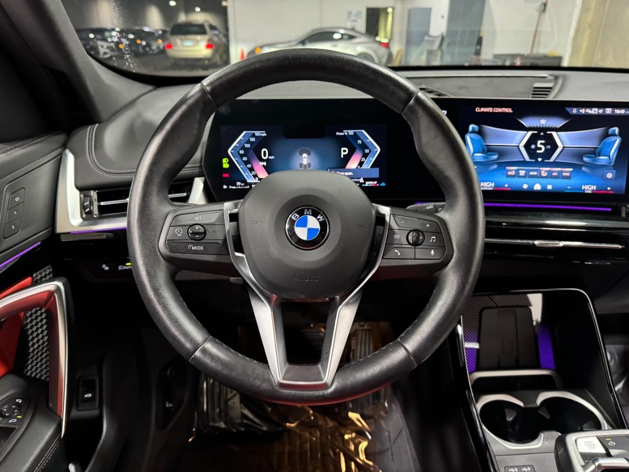 BMW X1 Vehicle Full-screen Gallery Image 12