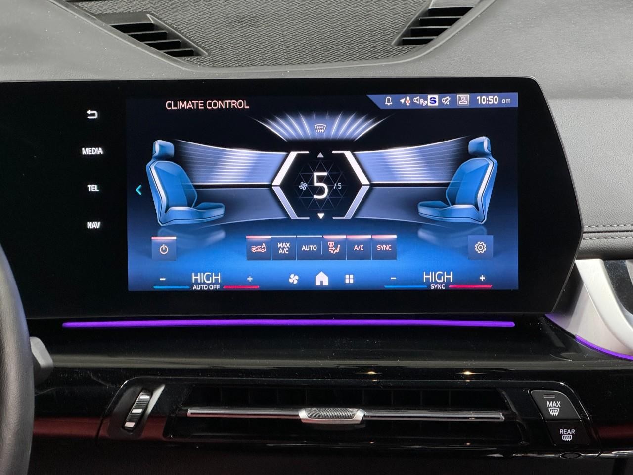 BMW X1 Vehicle Full-screen Gallery Image 13