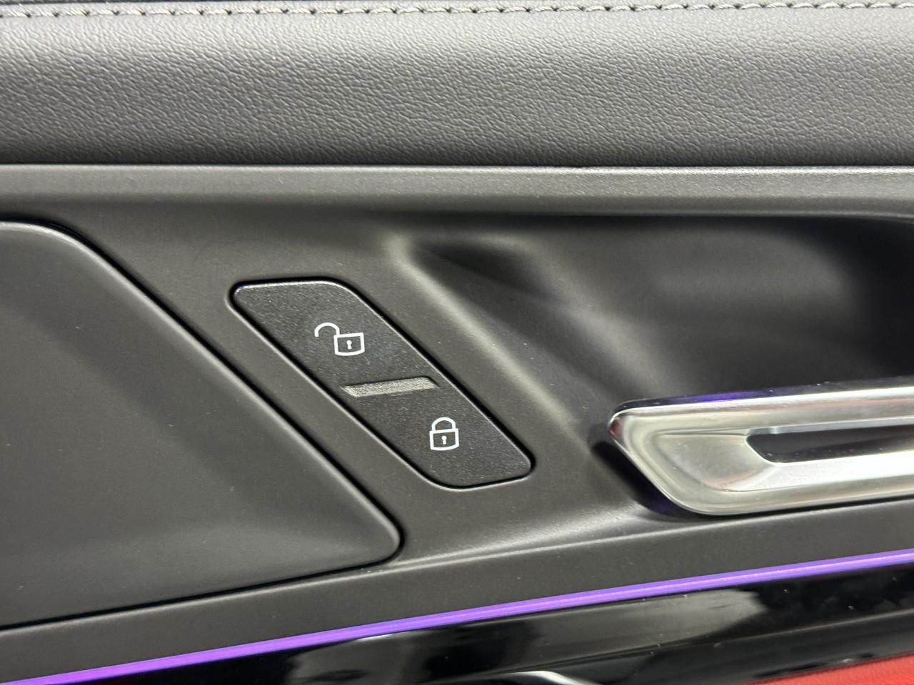 BMW X1 Vehicle Full-screen Gallery Image 19