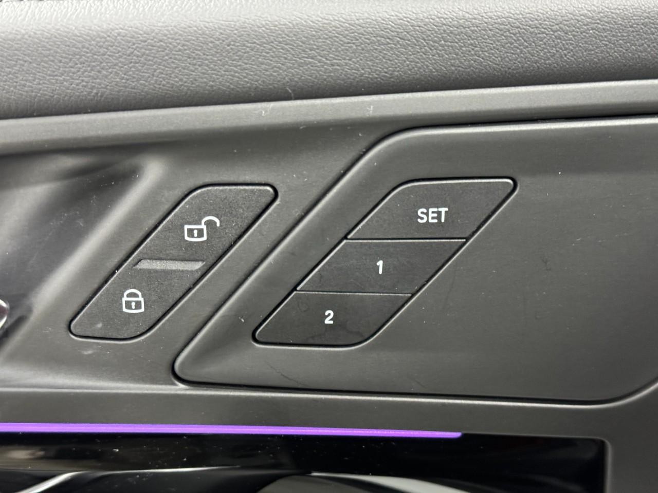 BMW X1 Vehicle Full-screen Gallery Image 21