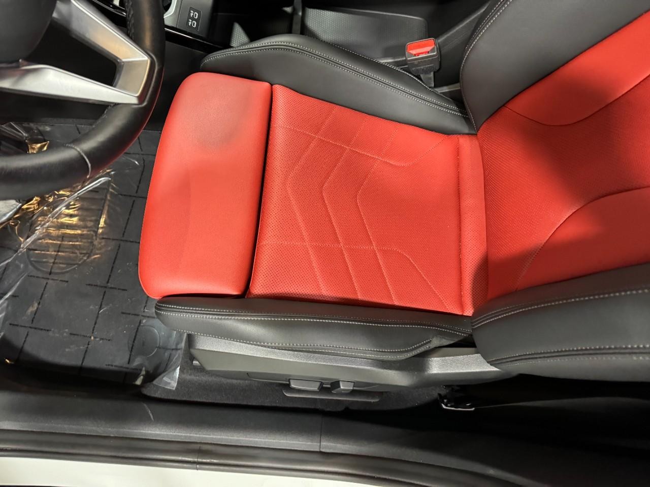 BMW X1 Vehicle Full-screen Gallery Image 25