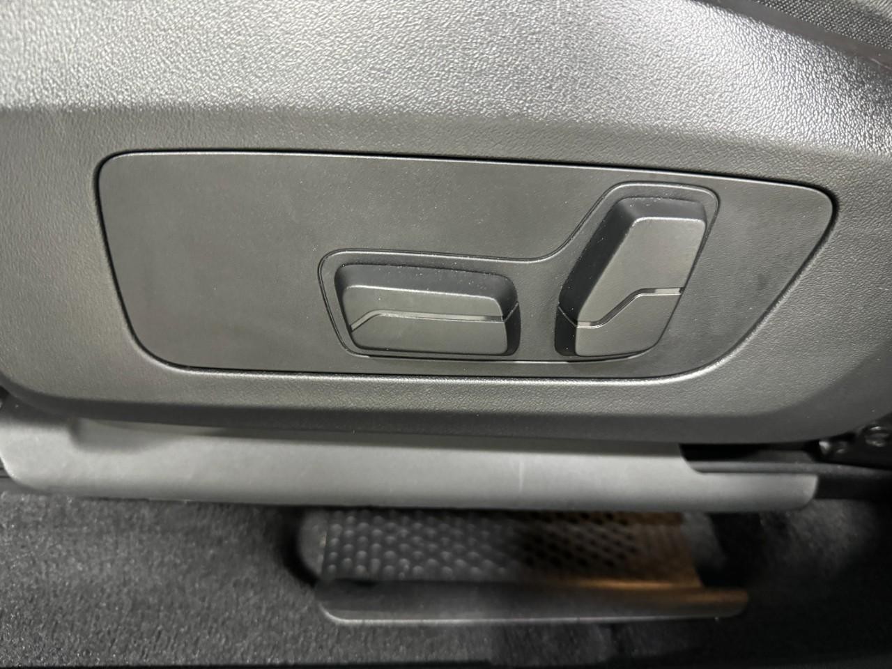 BMW X1 Vehicle Full-screen Gallery Image 26