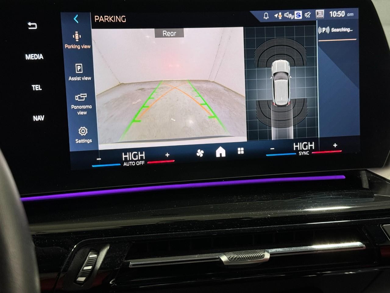 BMW X1 Vehicle Full-screen Gallery Image 31