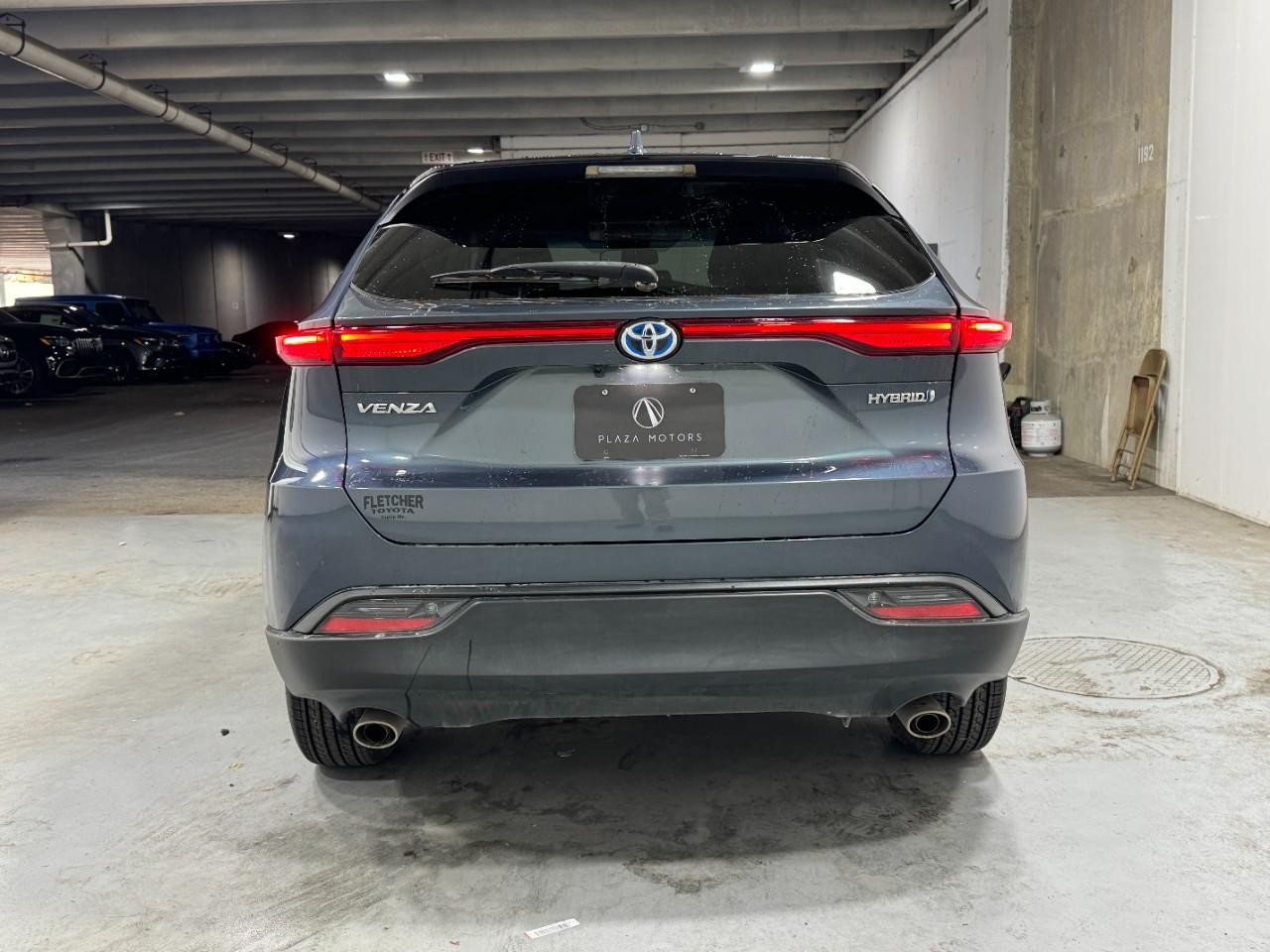 Toyota Venza Vehicle Full-screen Gallery Image 9