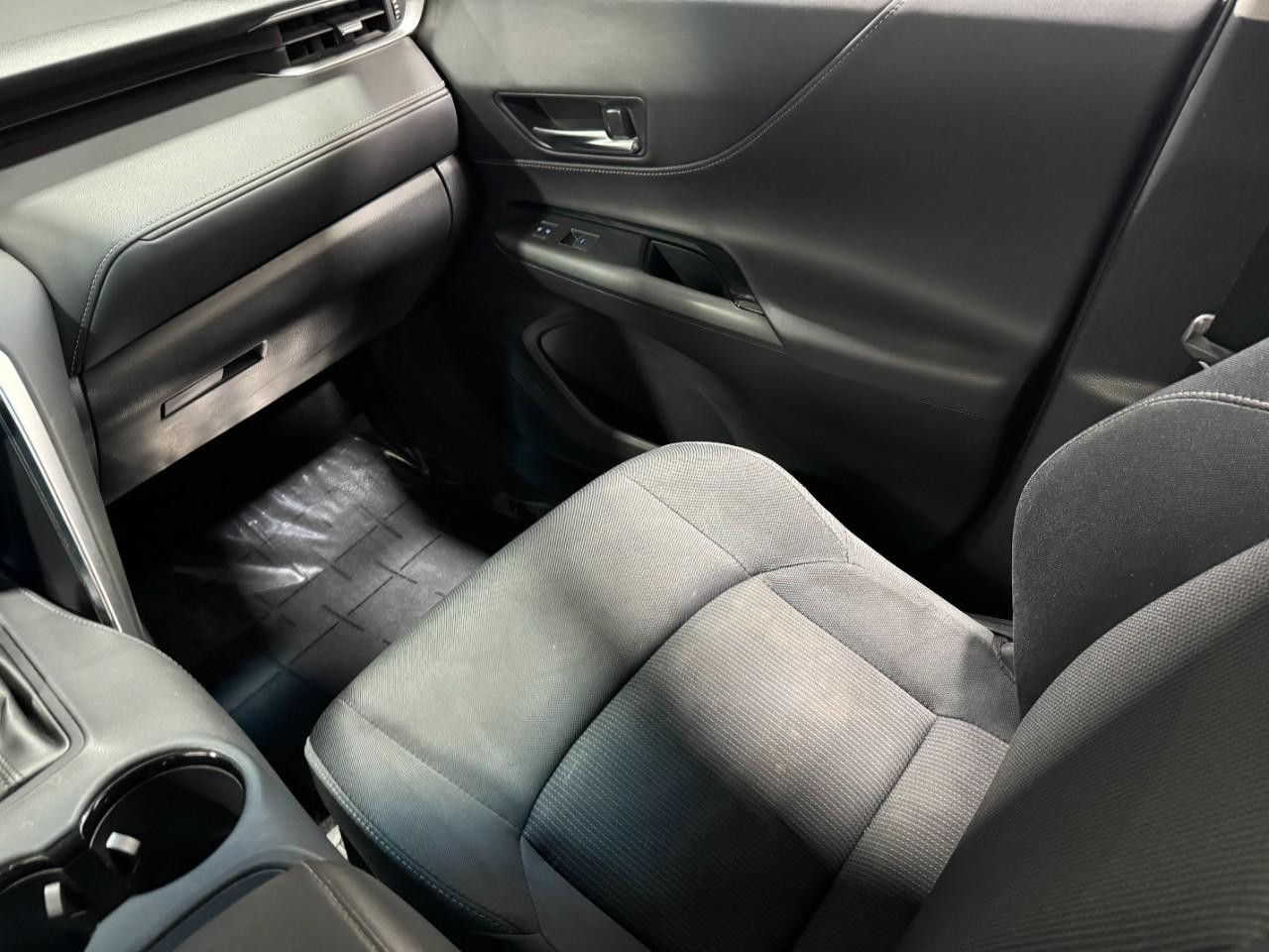 Toyota Venza Vehicle Full-screen Gallery Image 16