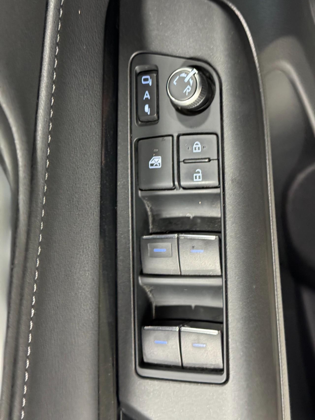 Toyota Venza Vehicle Full-screen Gallery Image 20