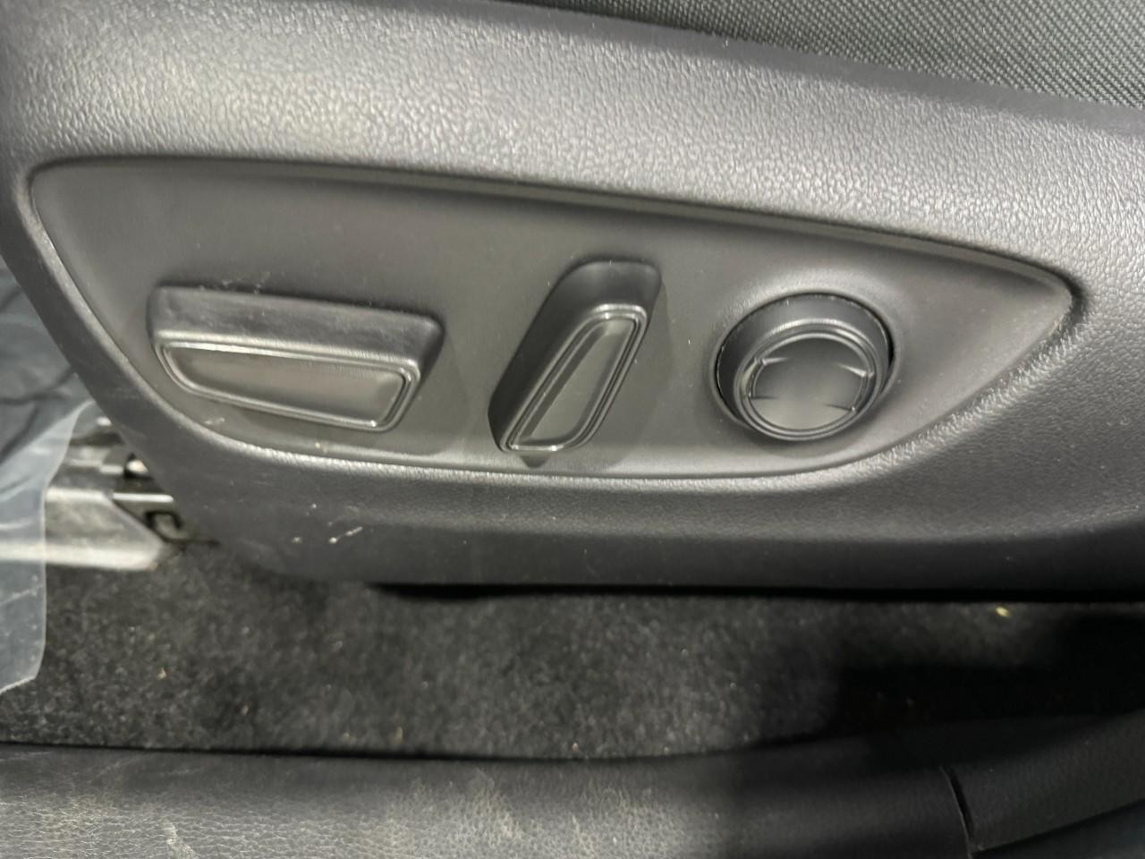 Toyota Venza Vehicle Full-screen Gallery Image 23