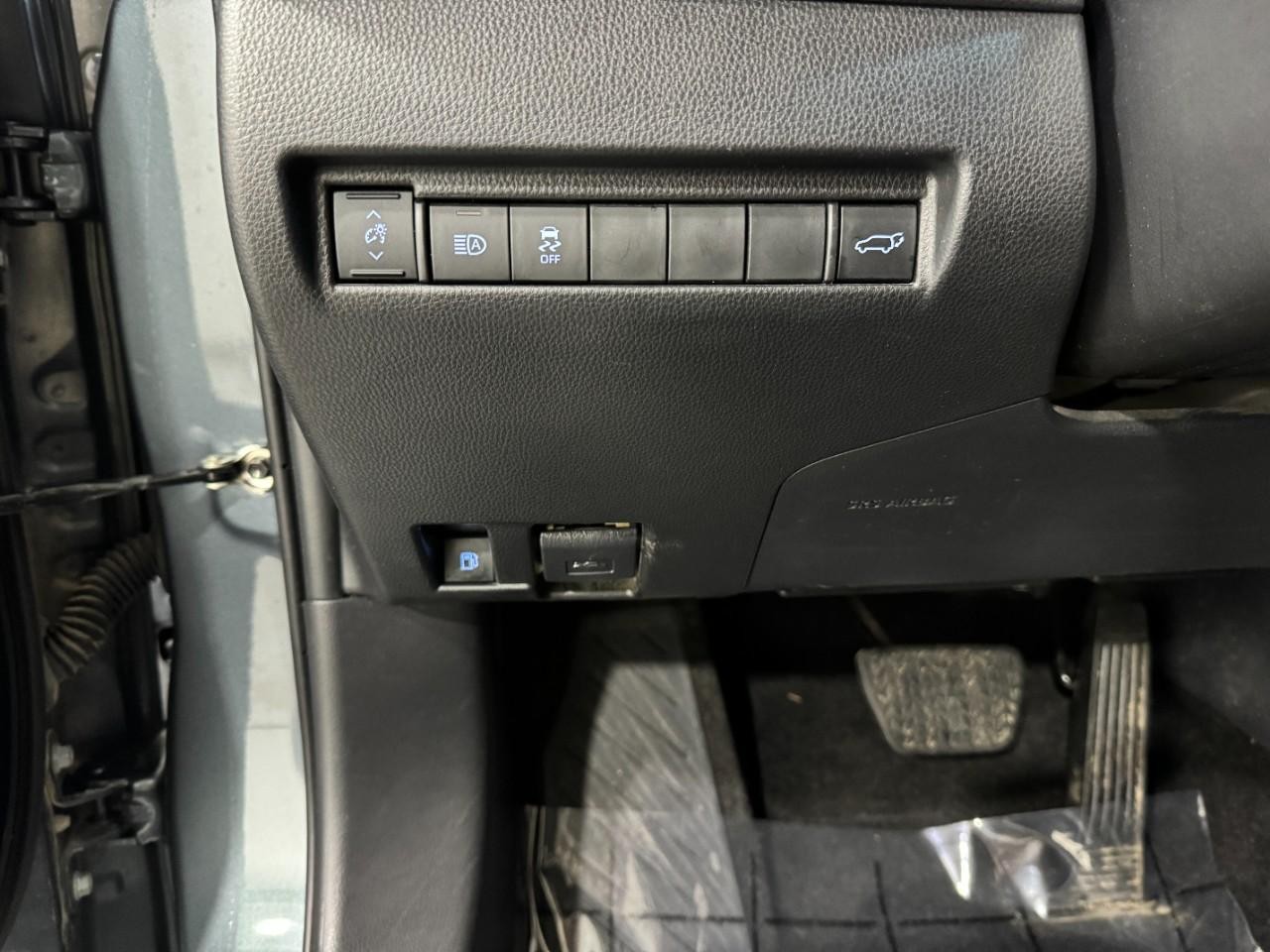 Toyota Venza Vehicle Full-screen Gallery Image 24