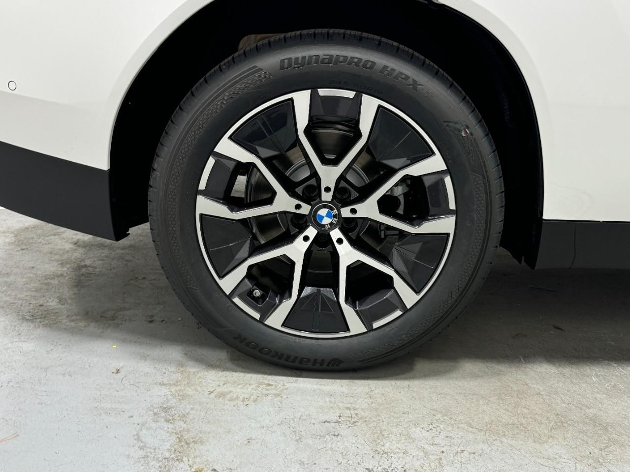 BMW X3 Vehicle Full-screen Gallery Image 5