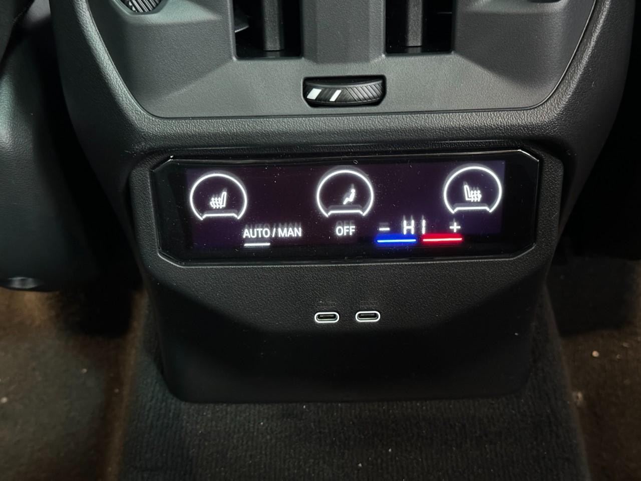 BMW X3 Vehicle Full-screen Gallery Image 11