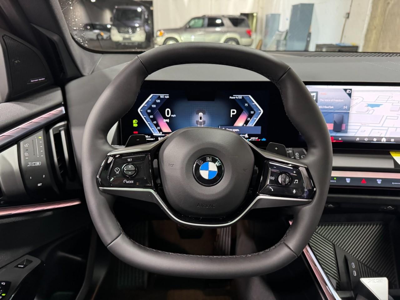 BMW X3 Vehicle Full-screen Gallery Image 14