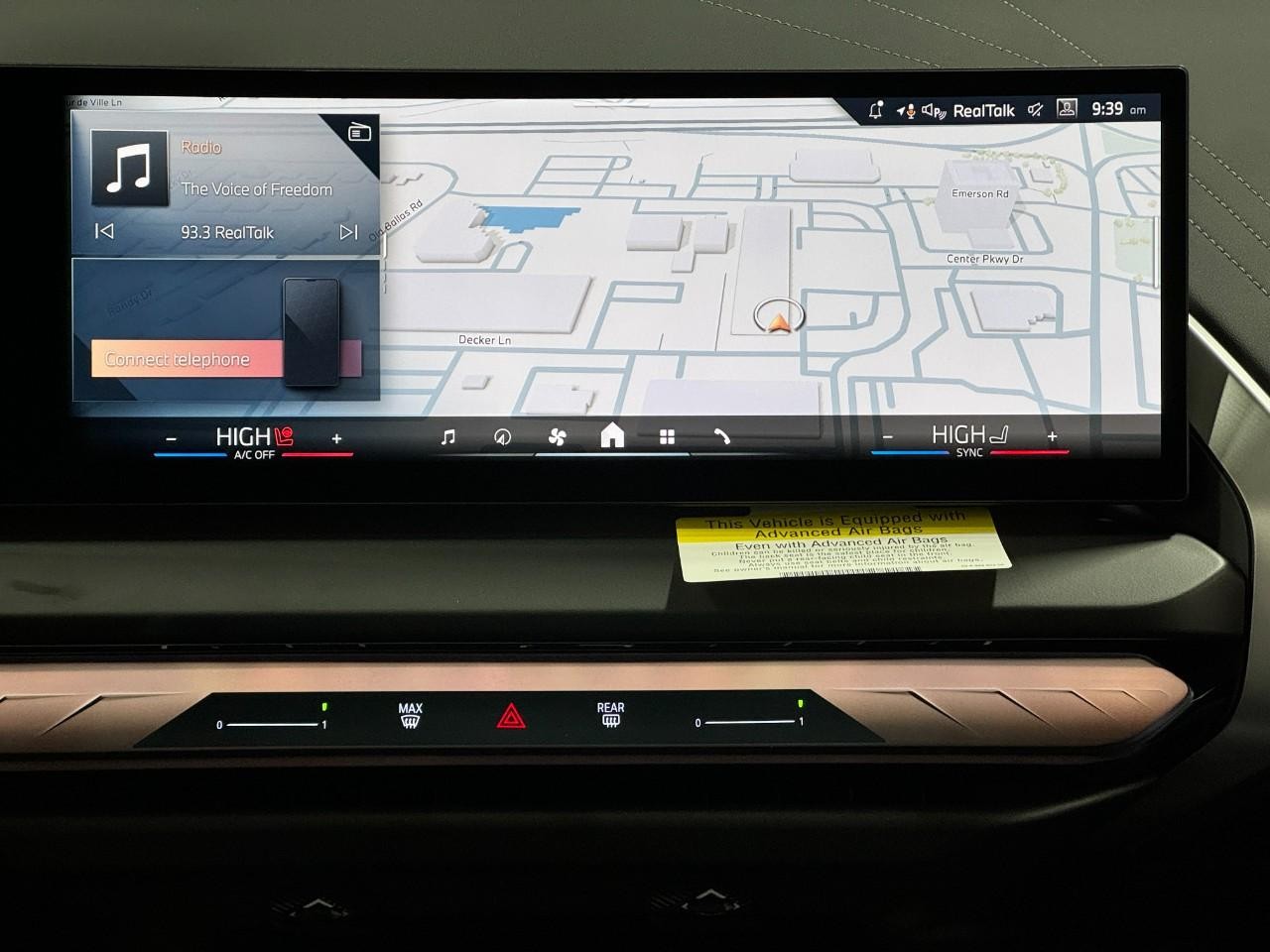 BMW X3 Vehicle Full-screen Gallery Image 15