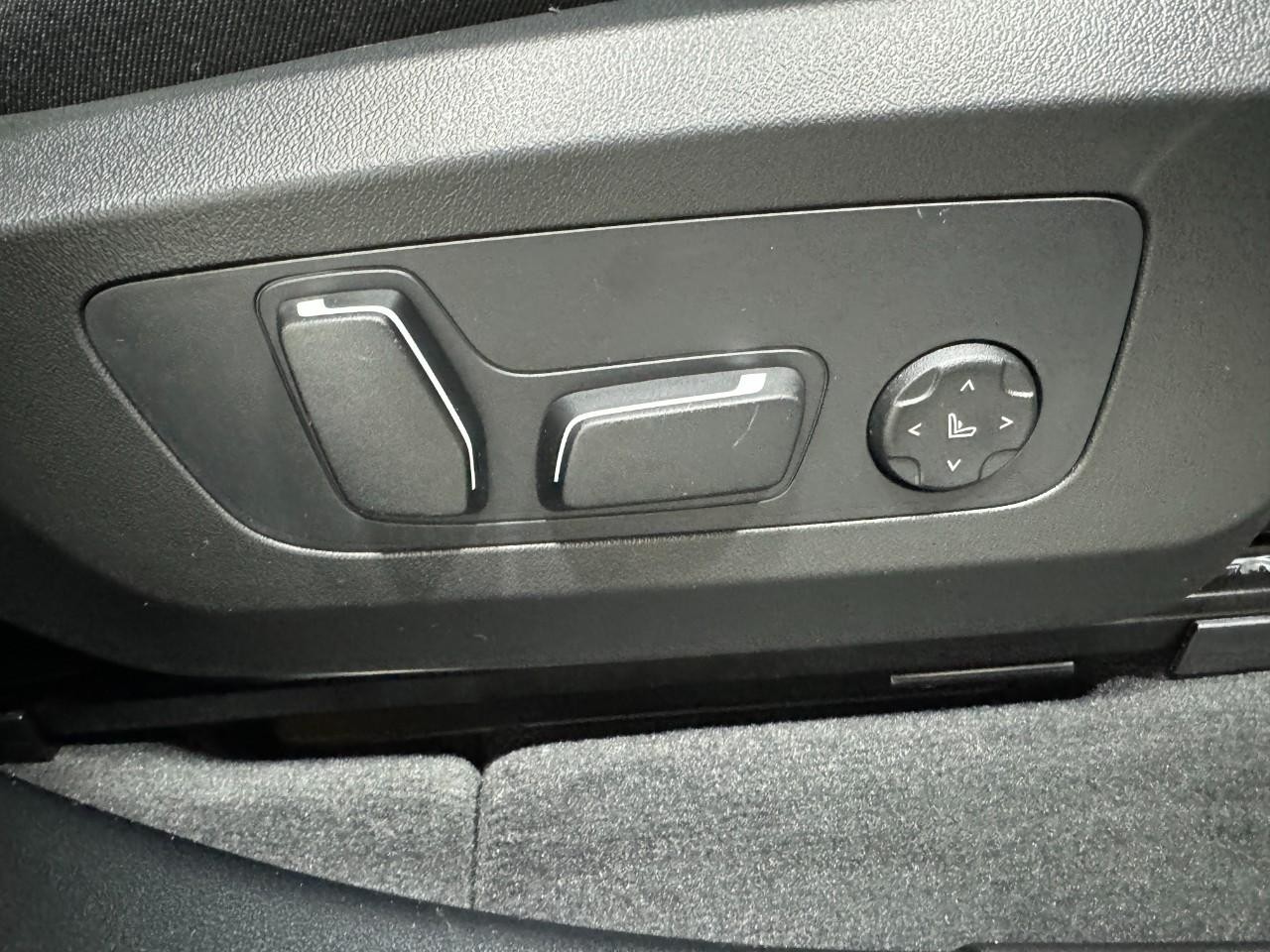 BMW X3 Vehicle Full-screen Gallery Image 20