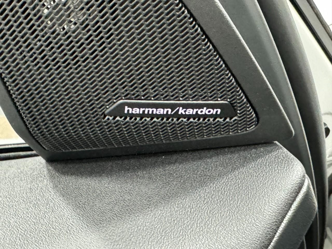 BMW X3 Vehicle Full-screen Gallery Image 23