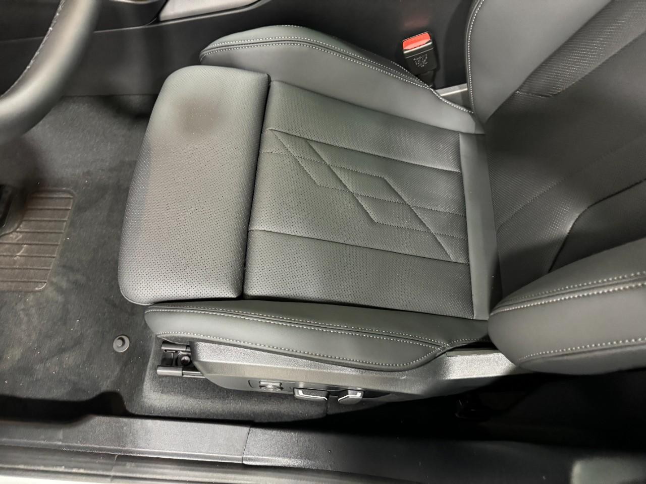 BMW X3 Vehicle Full-screen Gallery Image 27