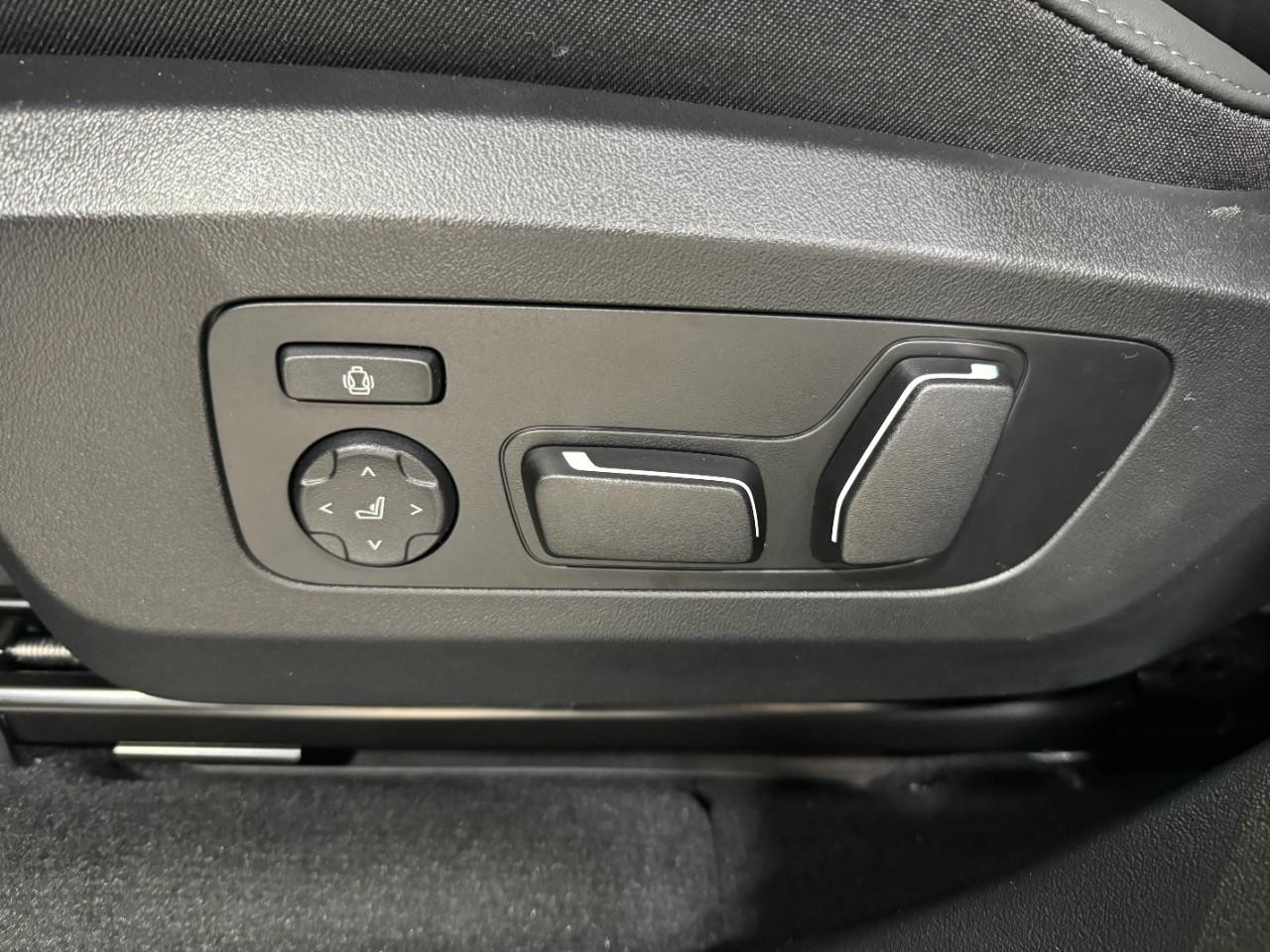 BMW X3 Vehicle Full-screen Gallery Image 28