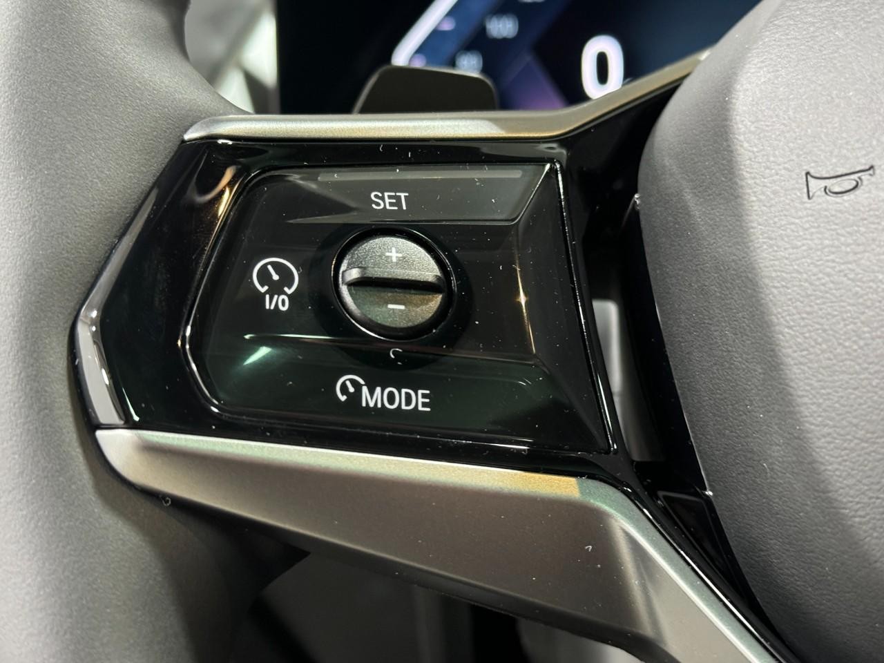 BMW X3 Vehicle Full-screen Gallery Image 29