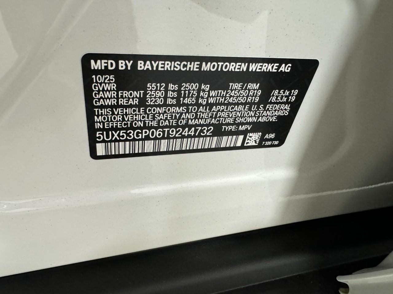 BMW X3 Vehicle Full-screen Gallery Image 33