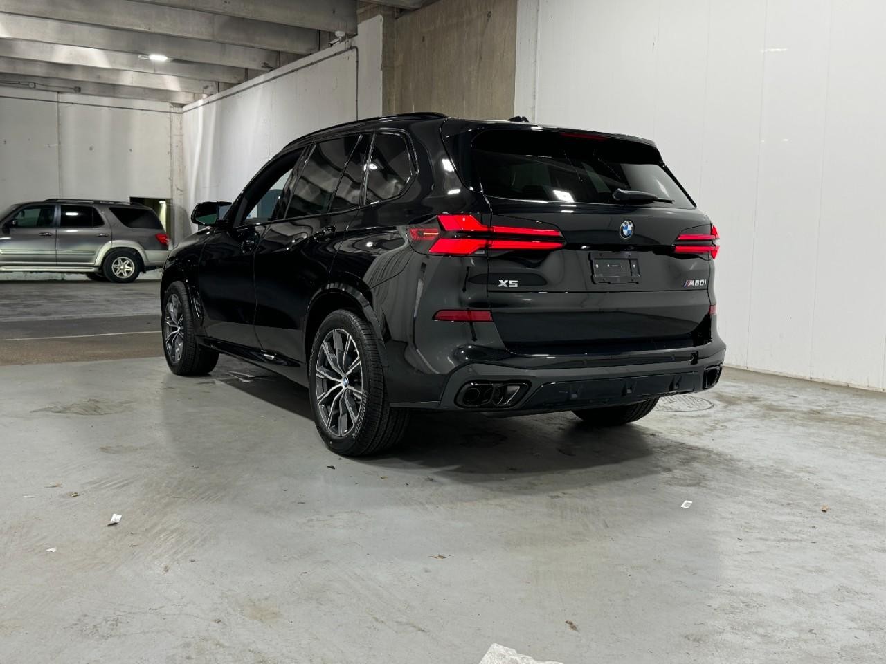BMW X5 Vehicle Full-screen Gallery Image 3
