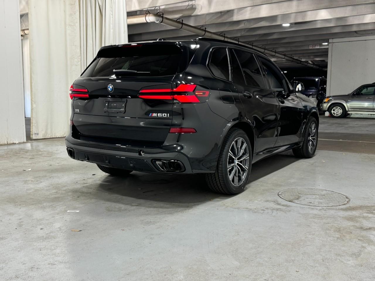 BMW X5 Vehicle Full-screen Gallery Image 4