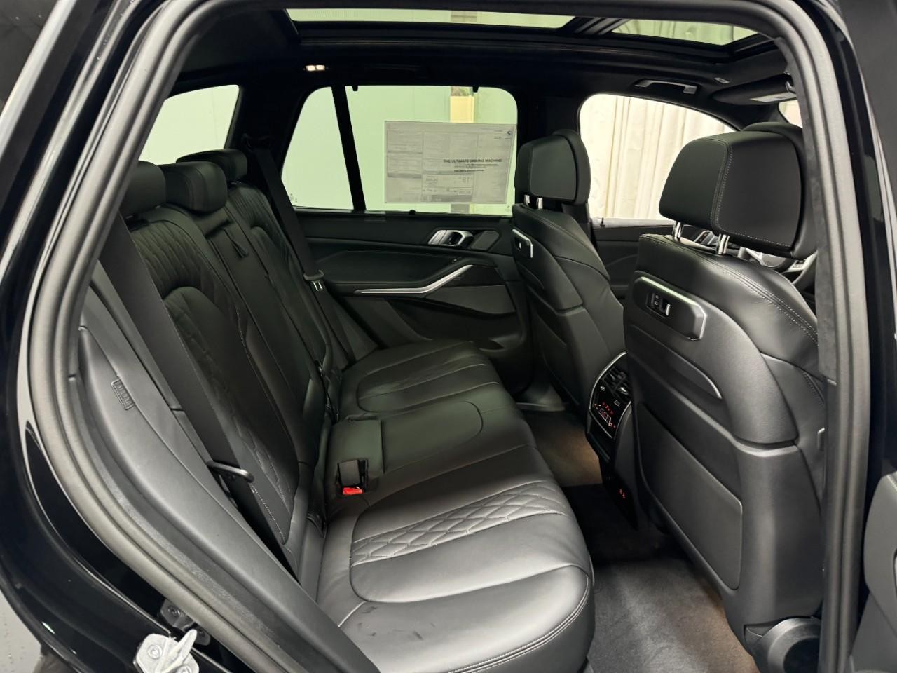 BMW X5 Vehicle Full-screen Gallery Image 10