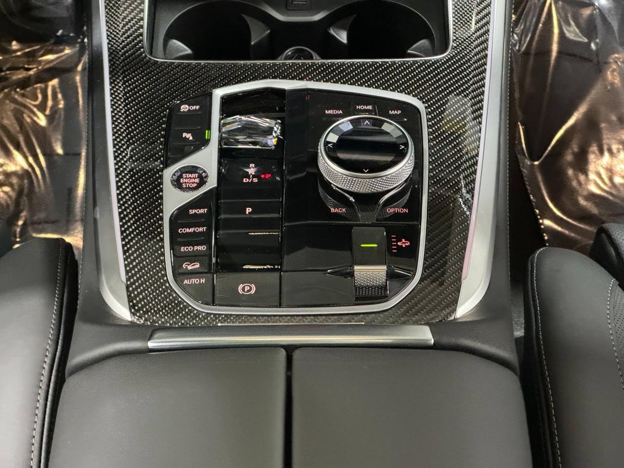 BMW X5 Vehicle Full-screen Gallery Image 16