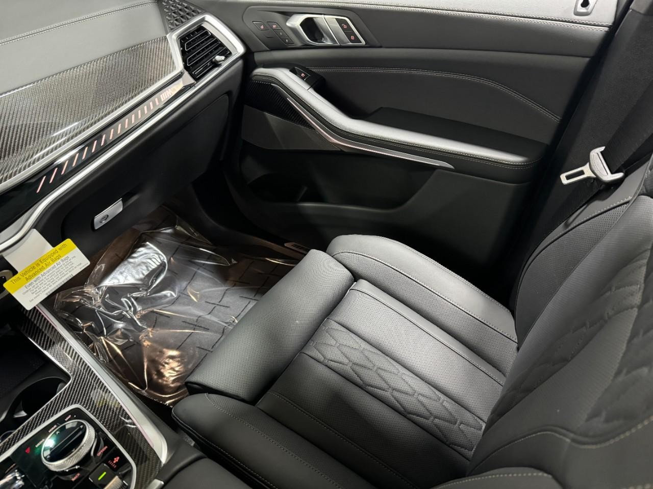 BMW X5 Vehicle Full-screen Gallery Image 17