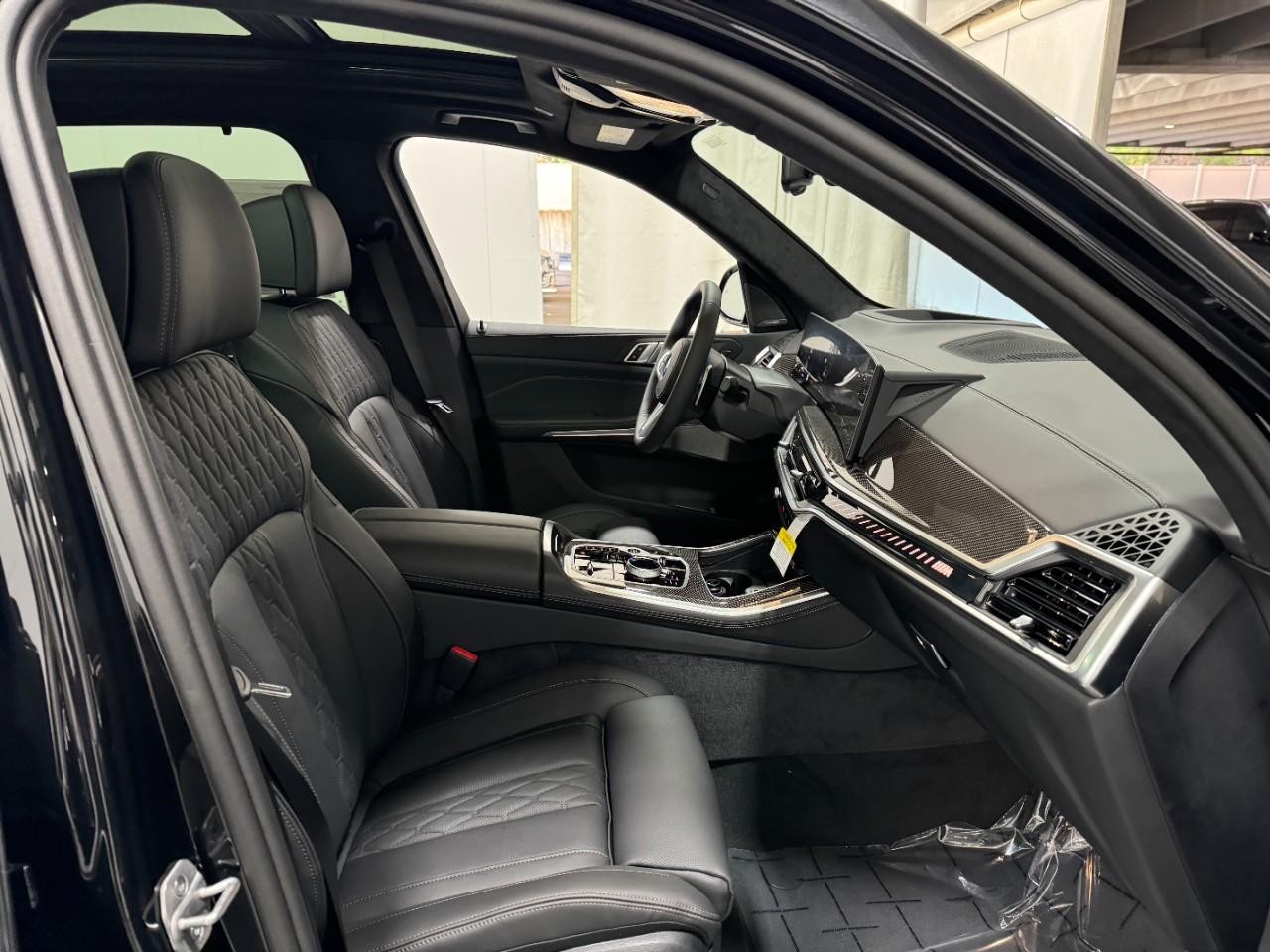 BMW X5 Vehicle Full-screen Gallery Image 18