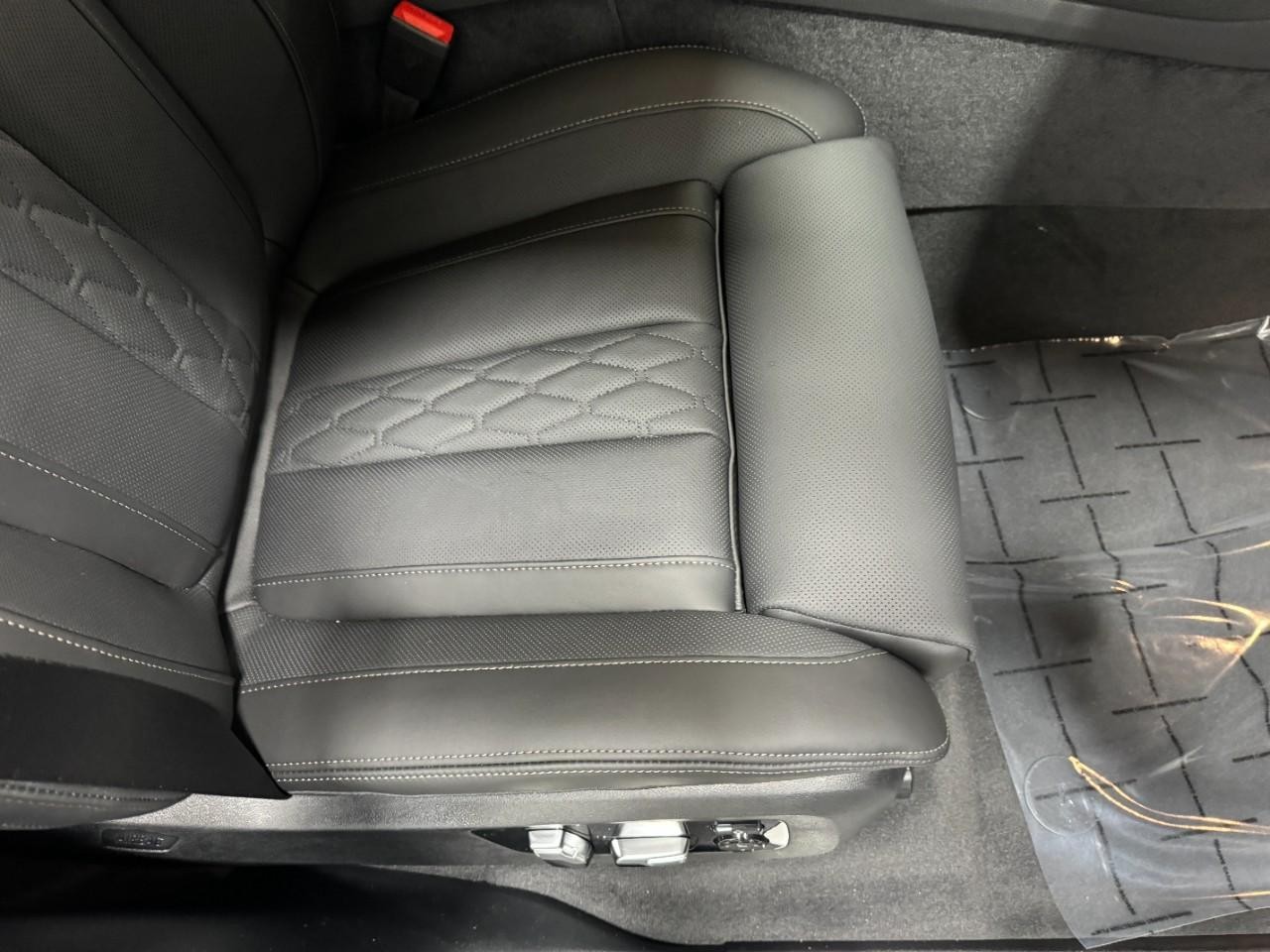 BMW X5 Vehicle Full-screen Gallery Image 19