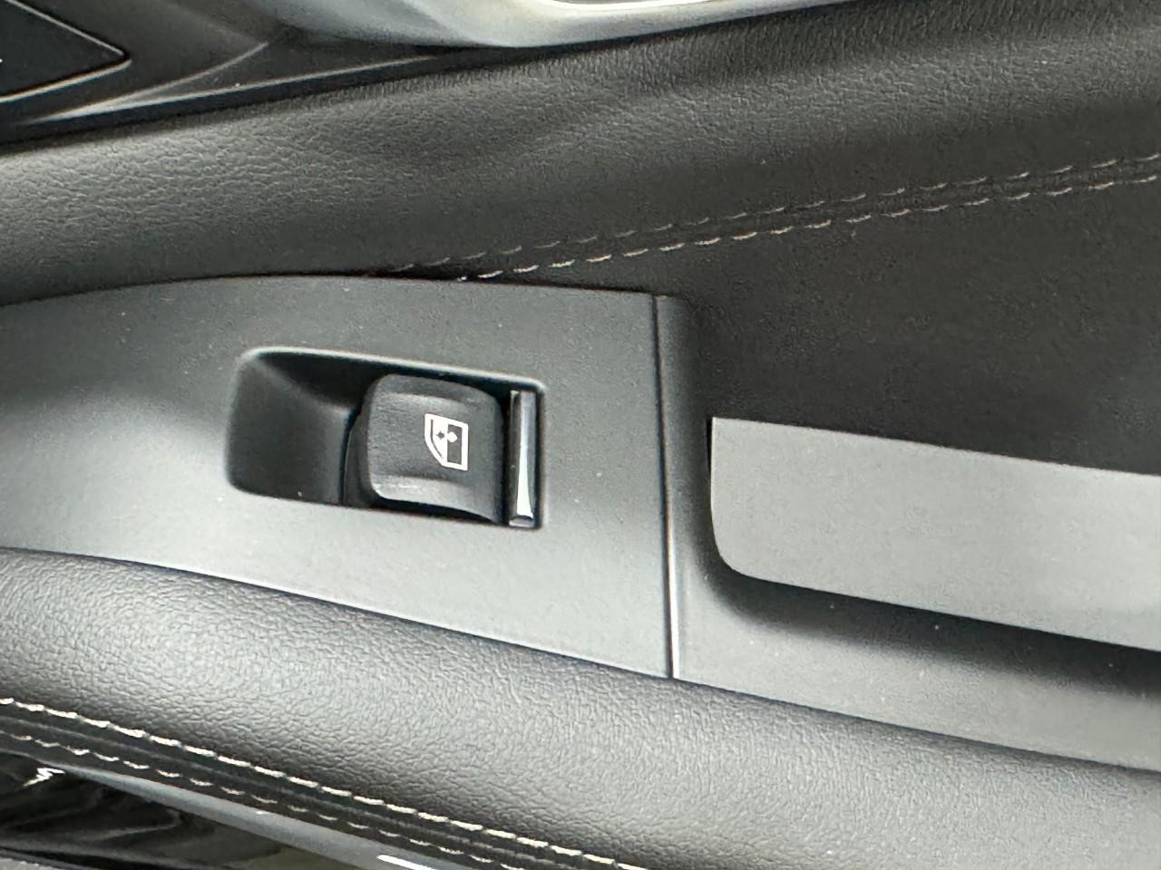 BMW X5 Vehicle Full-screen Gallery Image 23