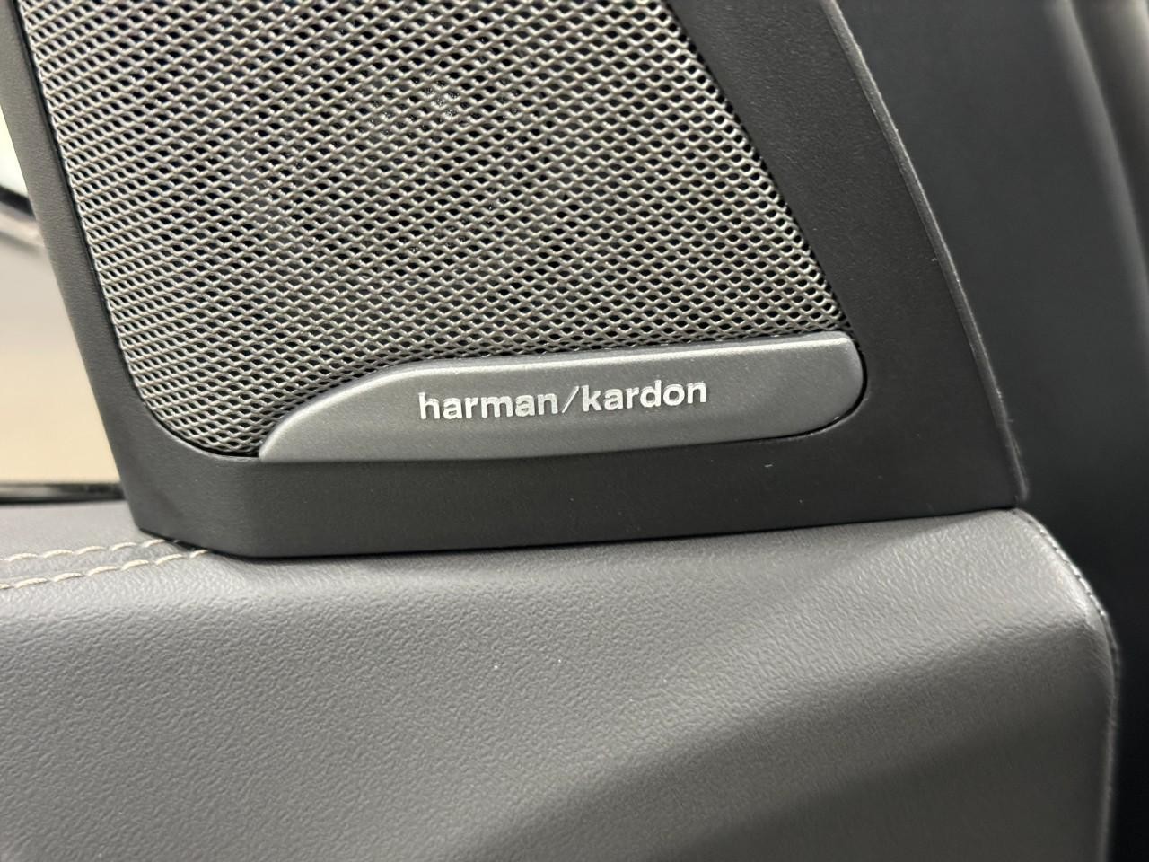 BMW X5 Vehicle Full-screen Gallery Image 24