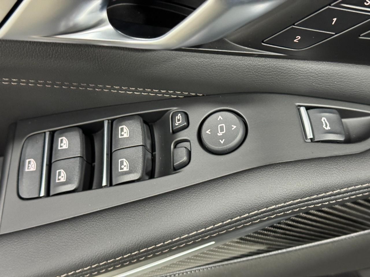 BMW X5 Vehicle Full-screen Gallery Image 27