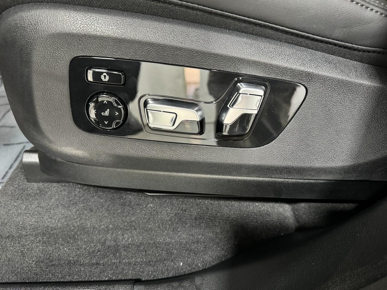 BMW X5 Vehicle Full-screen Gallery Image 30