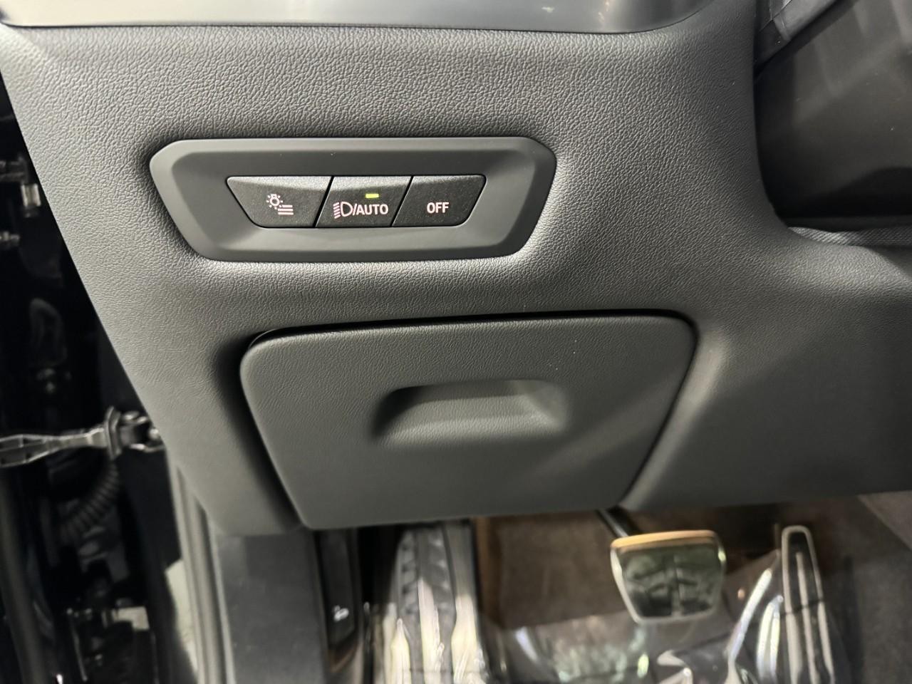 BMW X5 Vehicle Full-screen Gallery Image 31