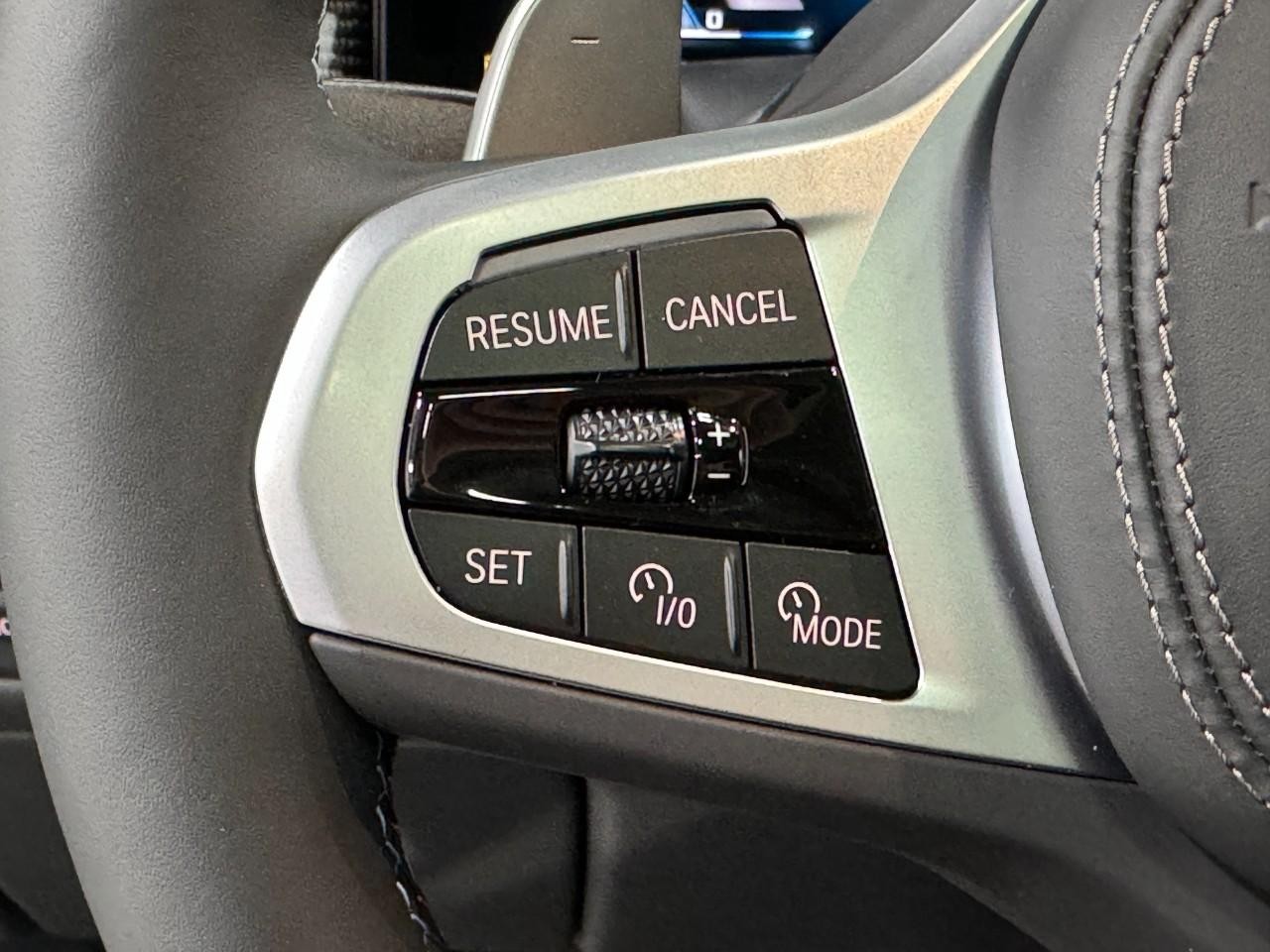 BMW X5 Vehicle Full-screen Gallery Image 32