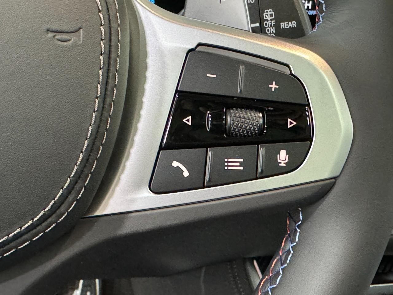 BMW X5 Vehicle Full-screen Gallery Image 33