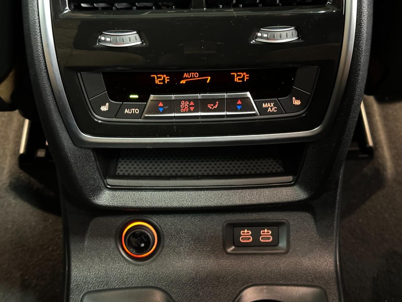 BMW X7 Vehicle Full-screen Gallery Image 13