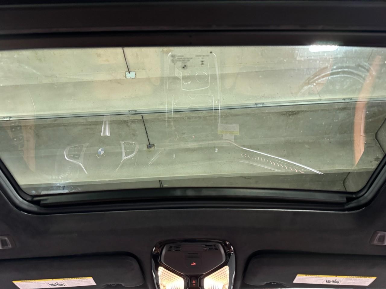 BMW X7 Vehicle Full-screen Gallery Image 14