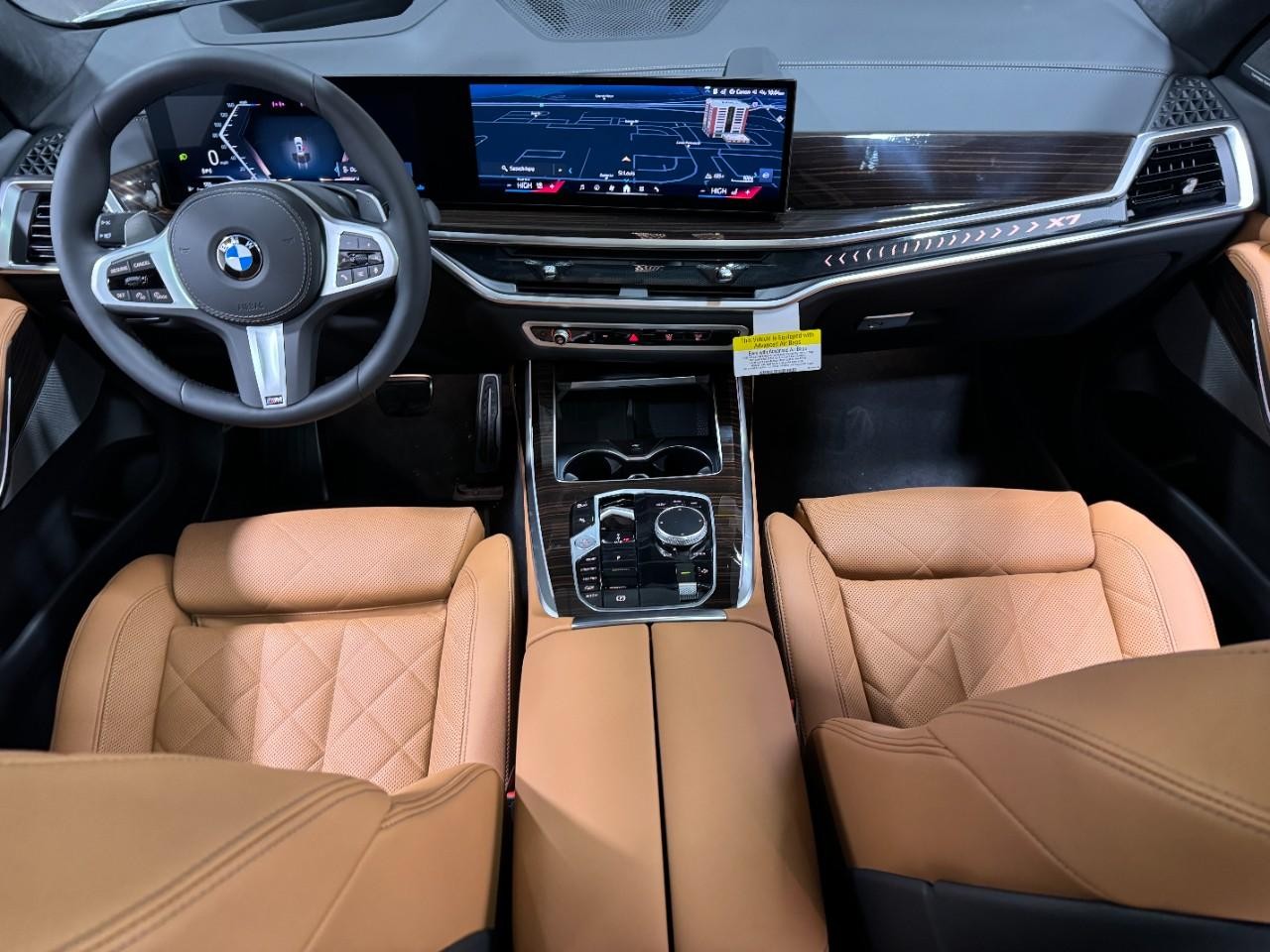 BMW X7 Vehicle Full-screen Gallery Image 15