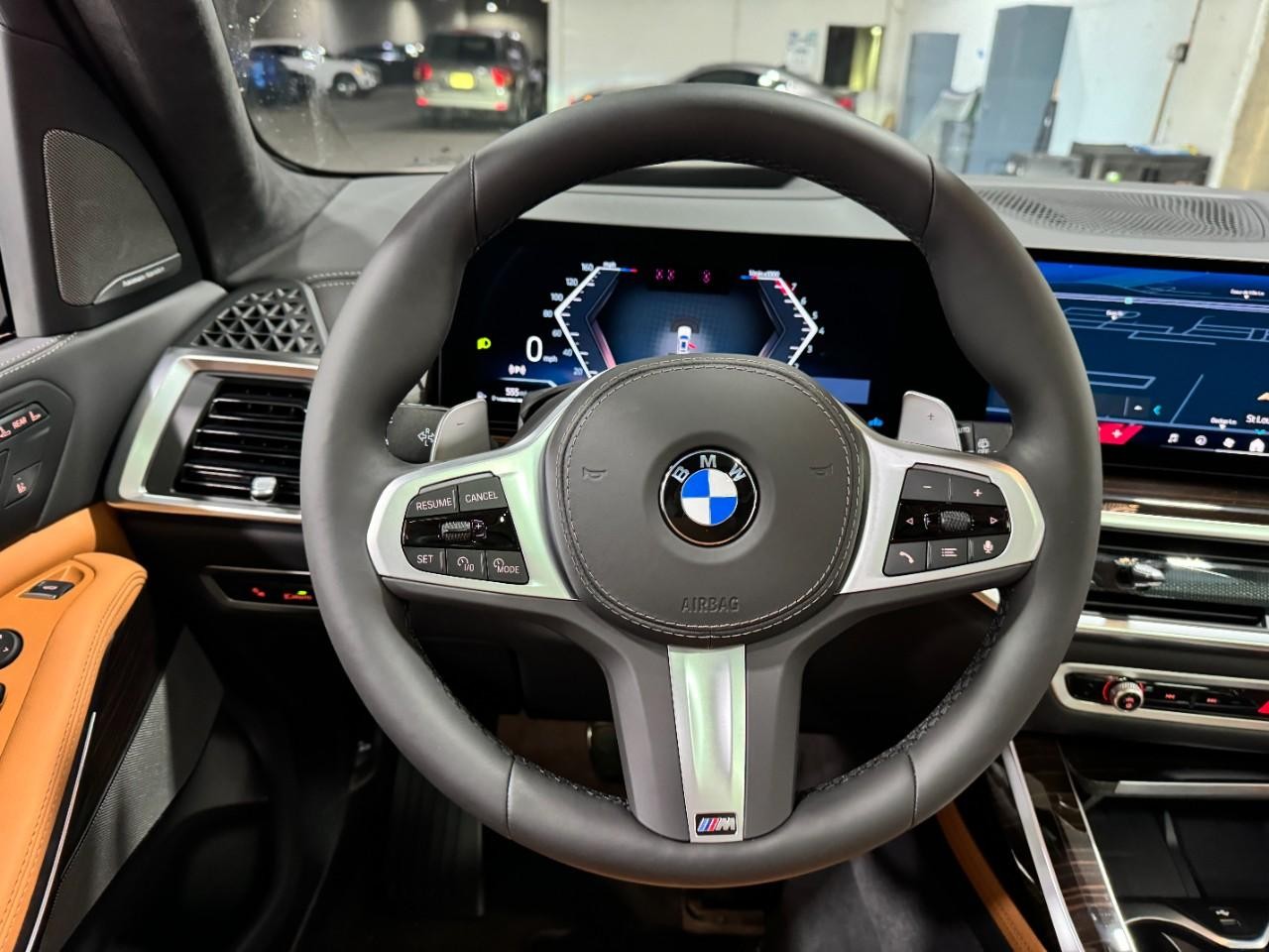 BMW X7 Vehicle Full-screen Gallery Image 16