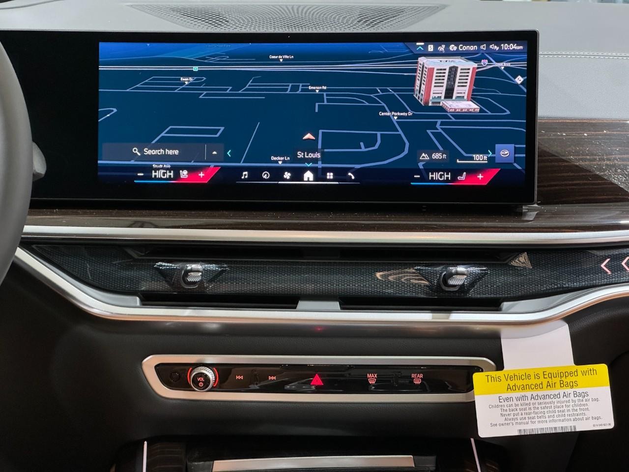 BMW X7 Vehicle Full-screen Gallery Image 17