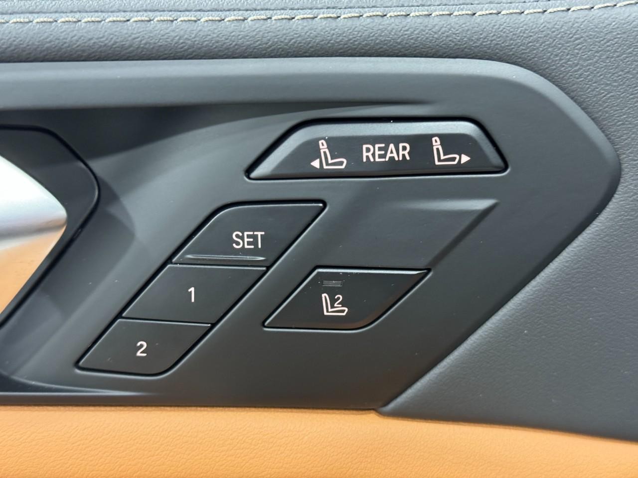 BMW X7 Vehicle Full-screen Gallery Image 27