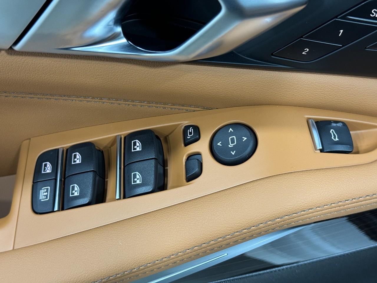 BMW X7 Vehicle Full-screen Gallery Image 29